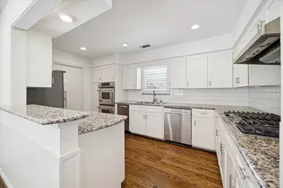 10323 Pine Forest Road, Houston, TX 77042 - Photo 11