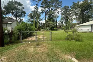 8213 Flintridge Dr, Houston, TX 77028 - Photo 5