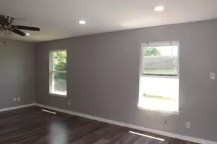 7619 Ilex St, Houston, TX 77012 - Photo 9