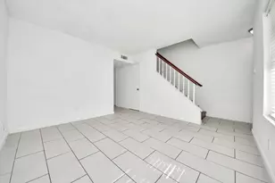 1701 Upland Dr, Houston, TX 77043 - Photo 5