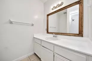 1701 Upland Dr, Houston, TX 77043 - Photo 7