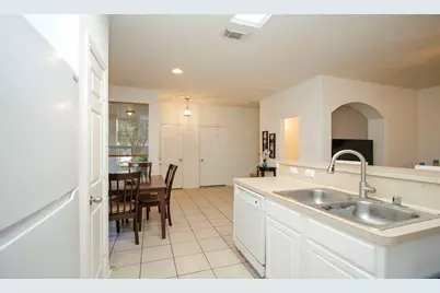 191 N Burberry Park Circle, The Woodlands, TX 77382 - Photo 11
