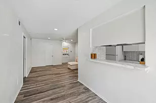 8211 Kingsbrook Rd, Houston, TX 77024 - Photo 7