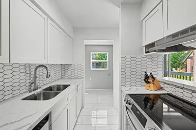 8211 Kingsbrook Road #205, Houston, TX 77024 - Photo 11