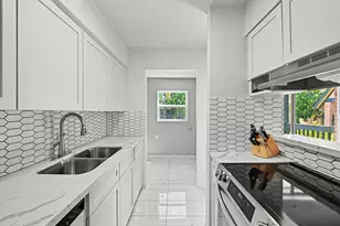 8211 Kingsbrook Rd, Houston, TX 77024 - Photo 11