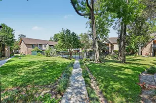 8211 Kingsbrook Rd, Houston, TX 77024 - Photo 17