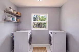8211 Kingsbrook Rd, Houston, TX 77024 - Photo 5