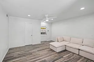 8211 Kingsbrook Rd, Houston, TX 77024 - Photo 5
