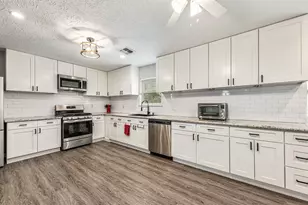 1906 12th St, Hempstead, TX 77445 - Photo 11