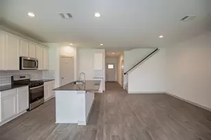 10610 Great Basin Dr, Rosharon, TX 77583 - Photo 5