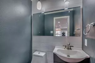 331 W 30th St, Houston, TX 77018 - Photo 9