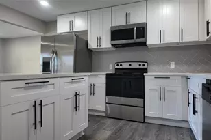 917 Temple Dr, Hitchcock, TX 77563 - Photo 5