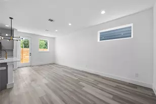4612 Crown Grove Ln, Houston, TX 77018 - Photo 9