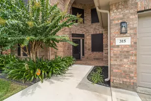 315 Blossomwood Dr, League City, TX 77573 - Photo 3