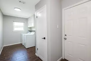 1802 Elmwood Ct, Sugar Land, TX 77498 - Photo 15