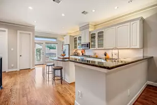 1013 Crocker St, Houston, TX 77019 - Photo 5