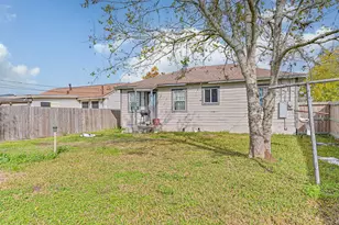 707 W 5th St, Freeport, TX 77541 - Photo 17