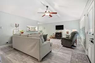 2017 Victoria Ct, League City, TX 77573 - Photo 5