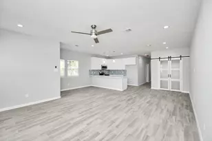 5941 Southlea St, Houston, TX 77033 - Photo 17