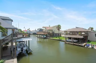207 Easterly Dr, Tiki Island, TX 77554 - Photo 31