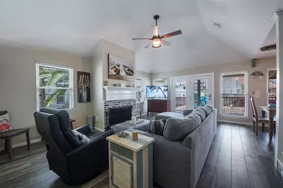 207 Easterly Drive, Tiki Island, TX 77554 - Photo 9