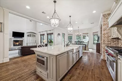 21 W Rivercrest Drive, Houston, TX 77042 - Photo 11