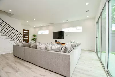 7603 Jacquelyn Gardens Lane, Houston, TX 77055 - Photo 7