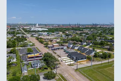 227 S Broadway Street, La Porte, TX 77571 - Photo 1