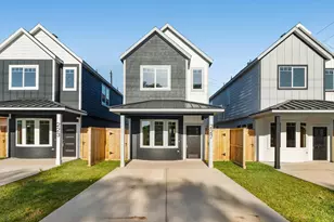 227 S Broadway St, La Porte, TX 77571 - Photo 1