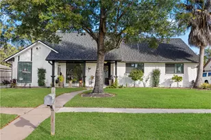 918 Hollow Tree St, La Porte, TX 77571 - Photo 1