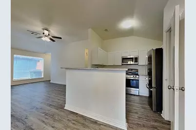 9167 Golden Sunshine Drive, Houston, TX 77064 - Photo 7