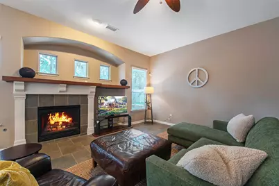 110 S Longsford Circle, The Woodlands, TX 77382 - Photo 7