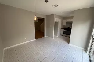 211 N Chestnut St, Tomball, TX 77375 - Photo 5