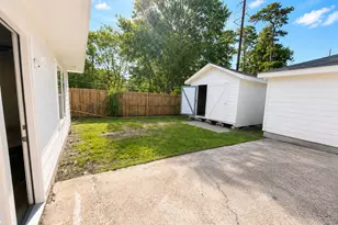 24207 Shellbrook Dr, Houston, TX 77336 - Photo 9