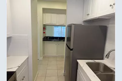 6525 Renwick Drive #A, Houston, TX 77081 - Photo 17