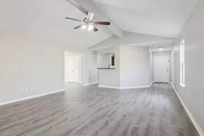 10927 Hillside Creek Drive, Humble, TX 77396 - Photo 5