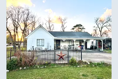 202 1st Street, Brazoria, TX 77422 - Photo 1