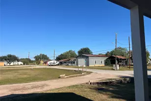 1007 Rose Ln, Eagle Lake, TX 77434 - Photo 11