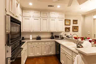 9682 Longmont Dr, Houston, TX 77063 - Photo 29