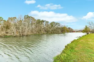 152 Lakewood Dr, Angleton, TX 77515 - Photo 33