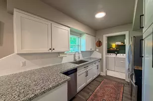 704 Briargrove Dr, Alvin, TX 77511 - Photo 9