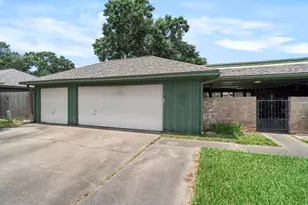 2016 Briar Ln, Richmond, TX 77469 - Photo 3