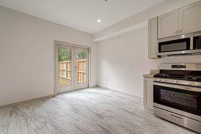 5530 Hirondel St #B, Houston, TX 77033 - Photo 9