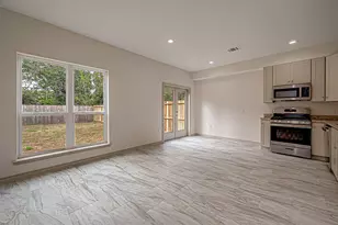 5530 Hirondel St, Houston, TX 77033 - Photo 5