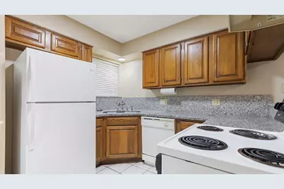 10810 Sugar Hill Drive #B, Houston, TX 77042 - Photo 13