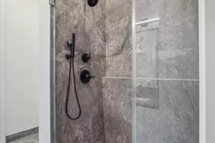 1711 Allen Pkwy, Houston, TX 77019 - Photo 9