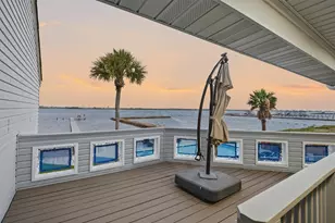 8111 Broadway St, Galveston, TX 77554 - Photo 11