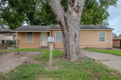 1005 Center Street, Wharton, TX 77488 - Photo 1