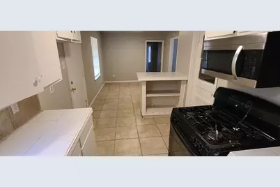 5615 Simsdale Street, Houston, TX 77033 - Photo 9