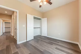 6901 Schlitz Ln, Hitchcock, TX 77563 - Photo 15